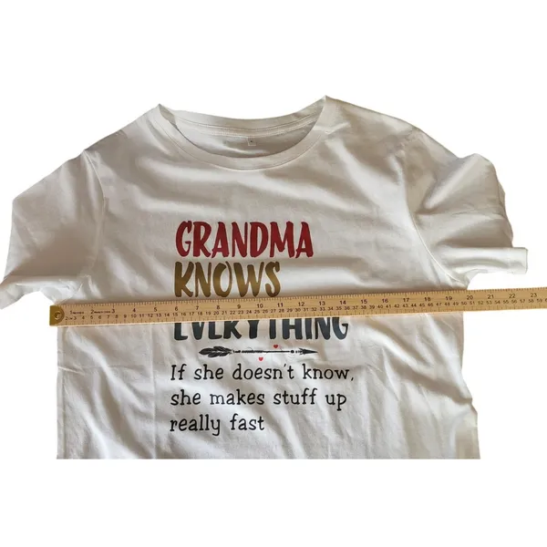 Grandma Slogan Graphic Tee Women‎ Size M White "Grandma Knows Everything" - Image 4