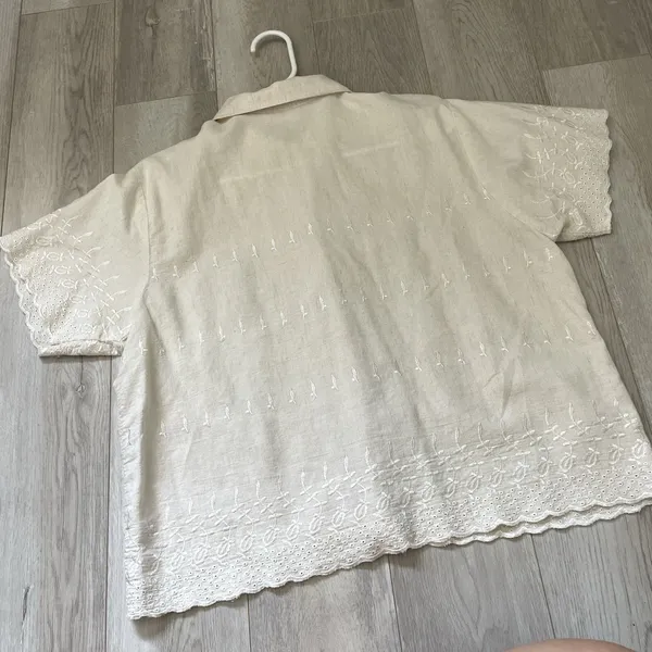 Vintage Embroidered Shirt short sleeve button up boxy crop womens Cream (medium) - Image 4