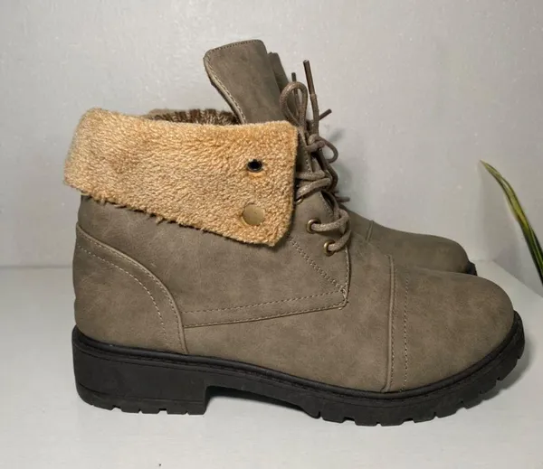Women's Fleece Lined Boots Green Size 9 - Image 2