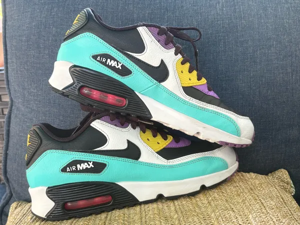 Nike Air Max 90s unisex style and color - Image 2