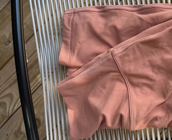 Lululemon peach  leggings - Image 4