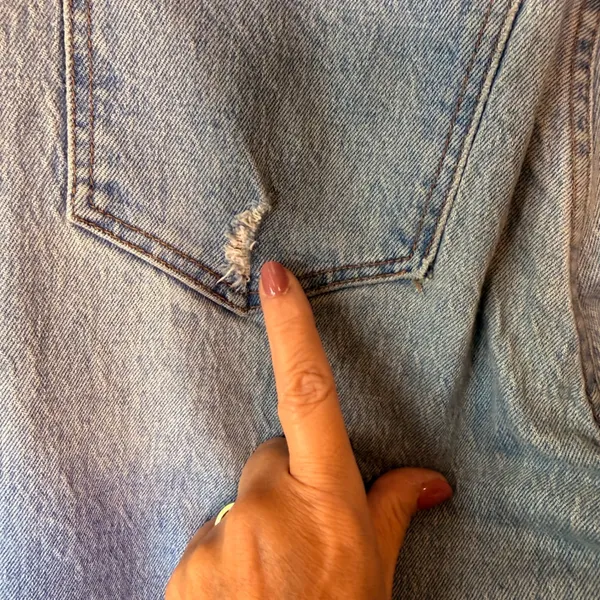 Abercrombie & Fitch The 80s Mom High Rise Jeans Light Wash Size 28/6S Distressed - Image 4