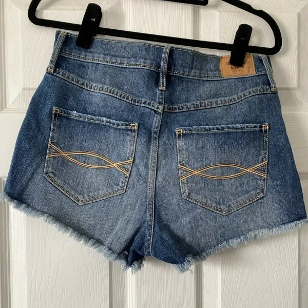 Abercrombie and‎ Fitch Raw Hem Shorts Size 6/28 - Image 2