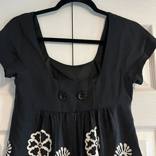 Anna Sui Anthropologie Women’s Black & Cream Floral Short-sleeve Flowy Dress - Image 6