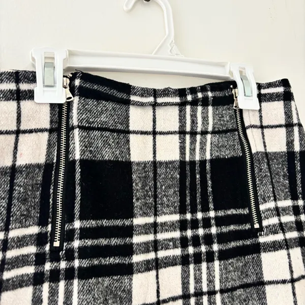Zaful black and white plaid mini skirt with zippers - Image 3