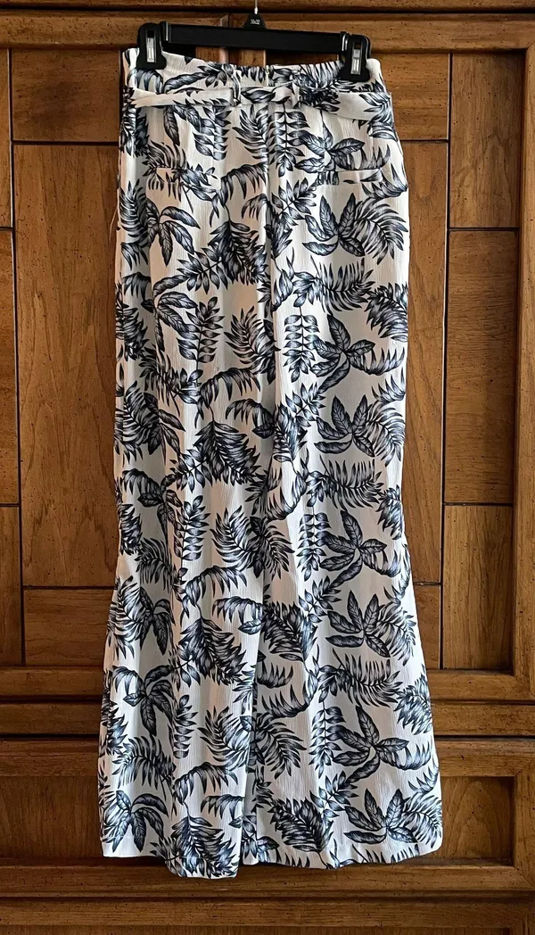Vestique Vestibule Blue And White Flowy Pants - Image 4