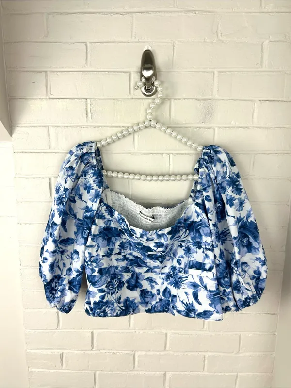 Abercrombie + Fitch Emerson Blue White Floral Smocked Puff Sleeve Top Size XL - Image 4