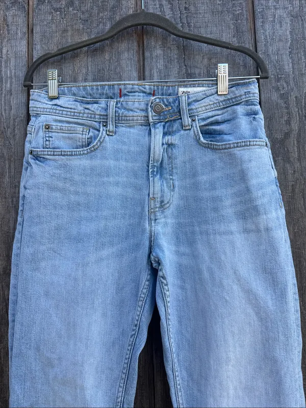 Woman’s Zara Light Blue High Rise Straight Jeans Raw Hem Size 4 - Image 3