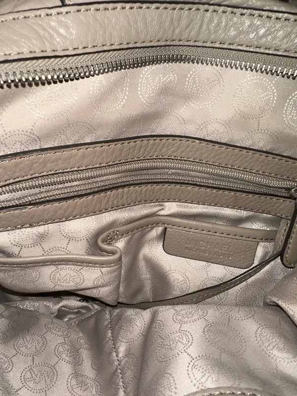 Michael Kors Bedford Medium Belted Leather Satchel – Taupe / Dark Khaki - Image 6