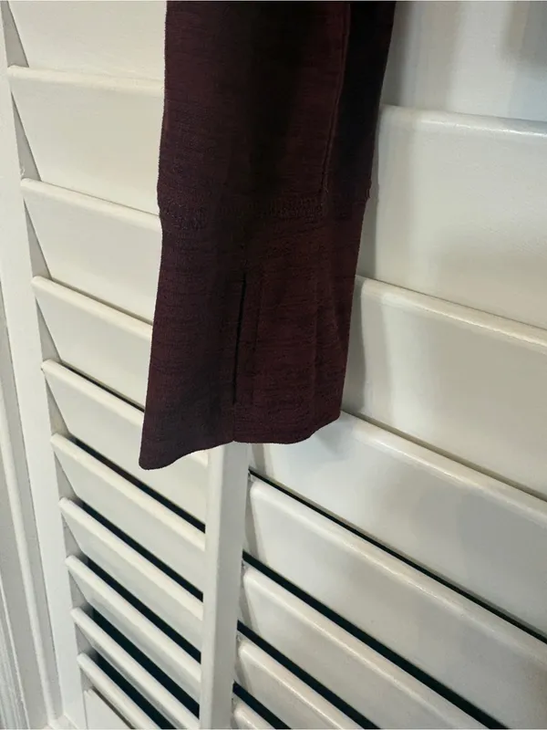 Old Navy Active Breathe On Burgundy Twist Front Long Sleeve Top Size Small - Image 5