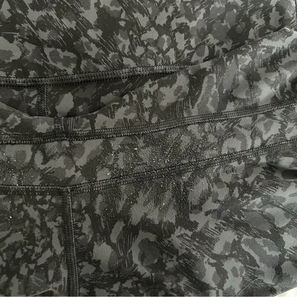 Lululemon Align Crop *21" Wild Thing Camo Deep Coal Multi 8 - Image 10