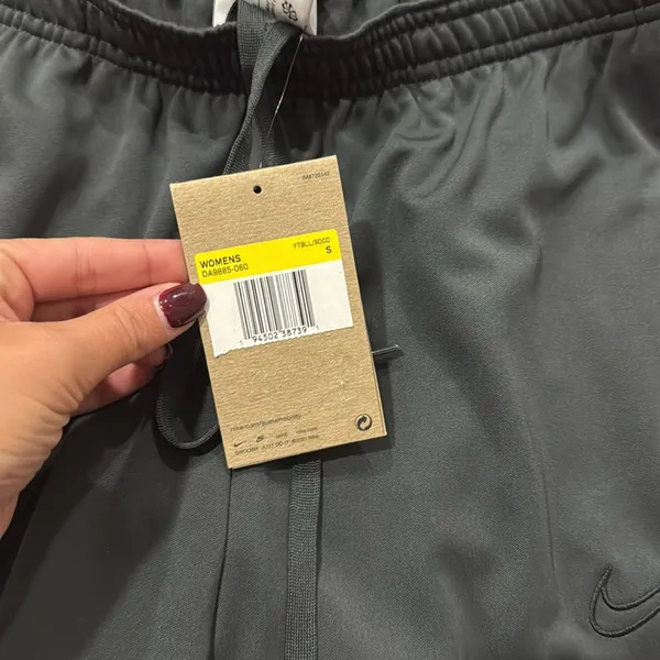 Nike joggers - Image 4