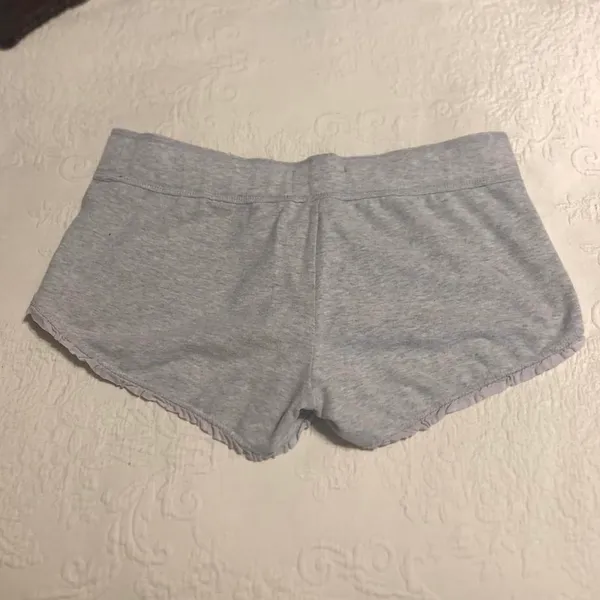 Hollister Y2K Low Rise Ruffle Shorts - Image 4