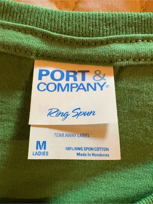 Port & Company gardening enthusiasts t-shirt punny phrase "Hoeing Ain't Easy” M - Image 4