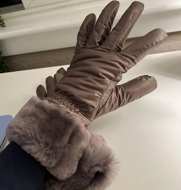 UGG Womens Gloves - Image 2