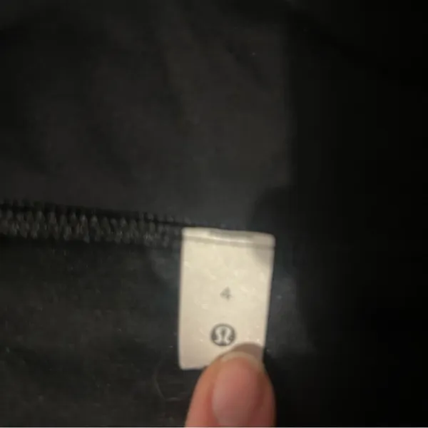 Lululemon grey speed up 2.5” shorts size 4 - Image 5
