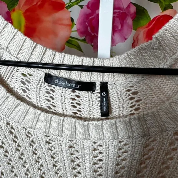 P83. Cream Daisy Fuentes sweater Size XS - Image 2