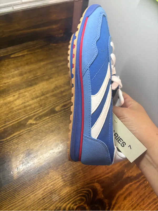 No boundaries blue sneakers size 7 - Image 3
