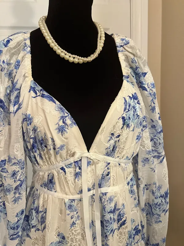 Blue and white floral summer sundress - Image 2
