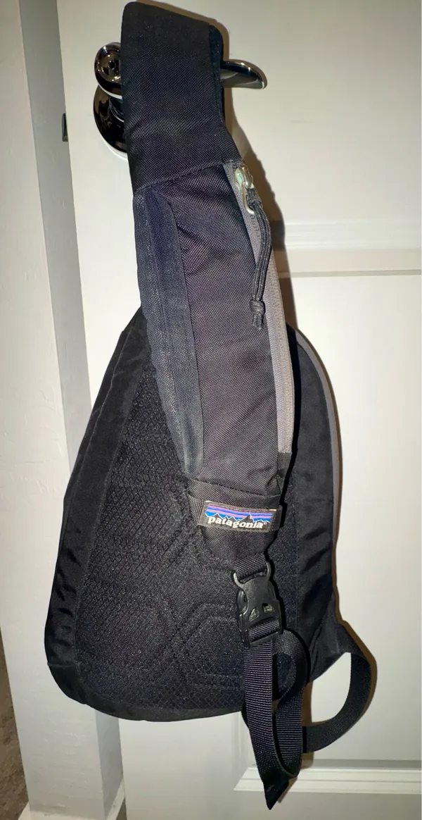 Patagonia Crossbody Bag Black 8L - Image 5
