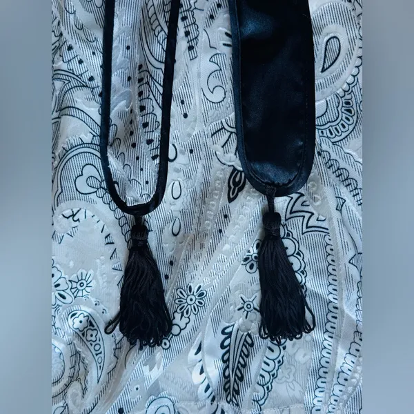 Morgan Taylor Intimates Black and White Paisley Robe Size M Midi Length Tie Belt - Image 12
