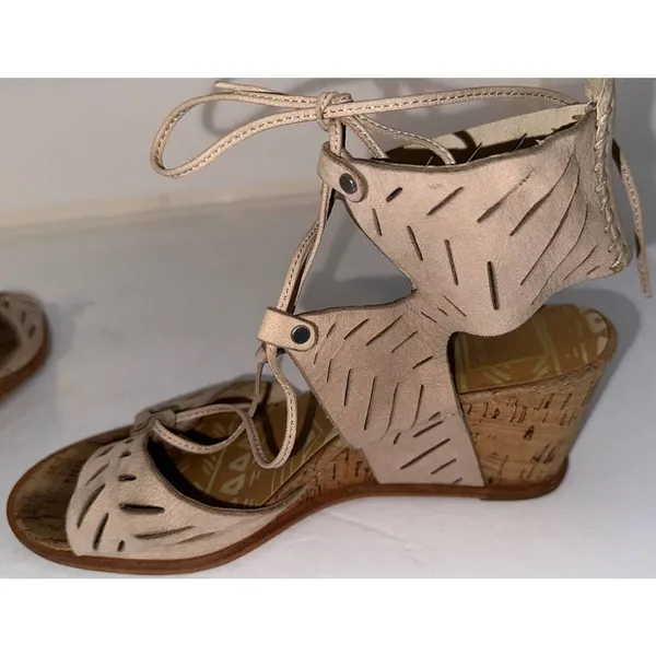 DV Dolce Vita tan lace up‎ wedge sandals size 7.5 - Image 5