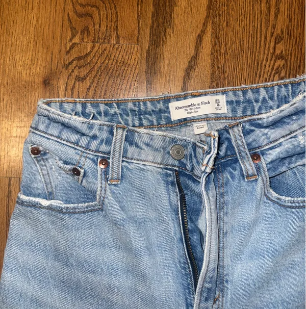 Abercrombie 80s Mom High-Rise Jeans - Image 2
