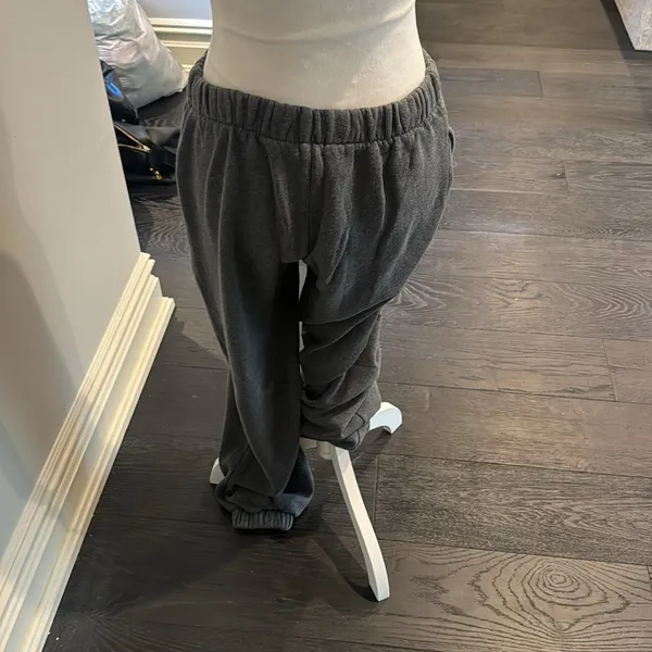 Brandy Melville Grey Swetapants - Image 4