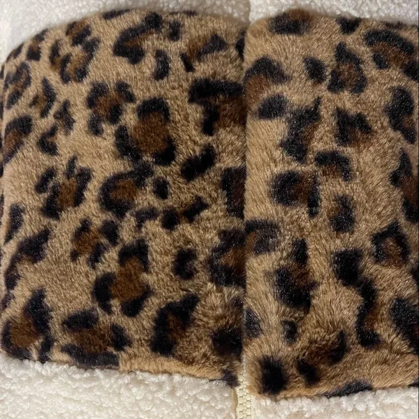 Southern Stitch Sherpa cream and leopard vest. Size L/XL NWT - Image 5