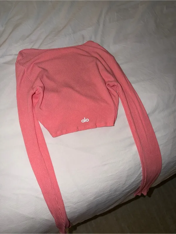 Alo yoga coral long sleeve ballet knot Pilates top size small - Image 3