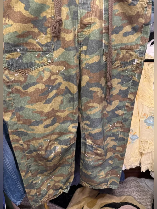 NWOT Free People We The Free Moxie Printed Low-Slung Barrel Jeans Green Camo 29 - Image 13