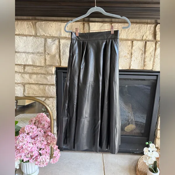 NWT Abbey faux leather black midi skirt, size S. - Image 4
