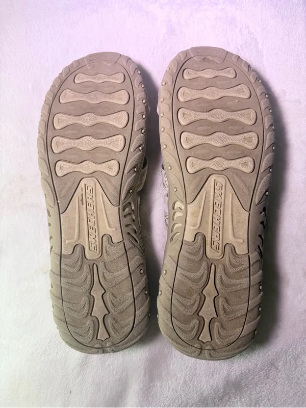 Skechers Women's Light Beige Open-Toe Slide Sandal with Pink Accent - Image 9