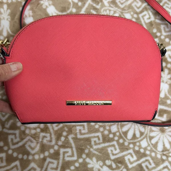 Steve Madden Coral Crossbody Bag with Gold Chain - Image 4