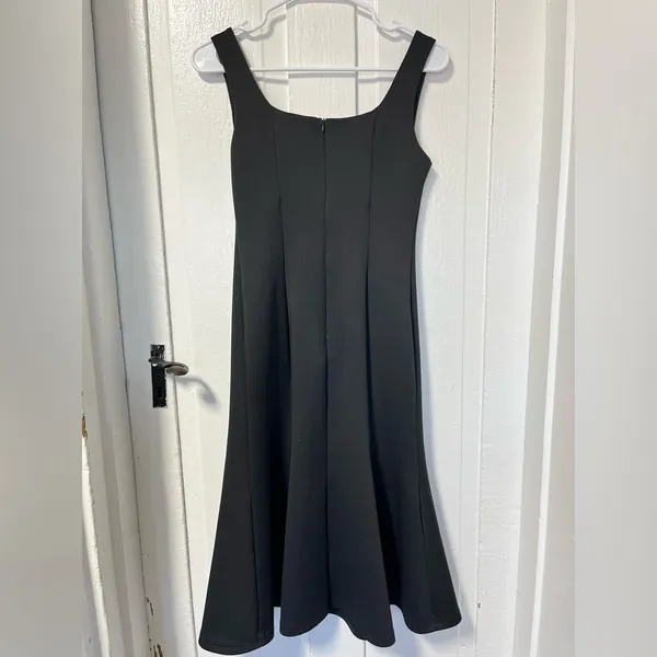 JJs House Square neck trumpet mermaid black midi dress size small - Image 4