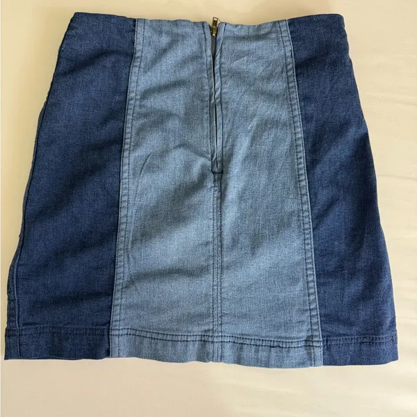 Free People Two-Tone‎ Denim Mini Skirt Size 0 - Image 4