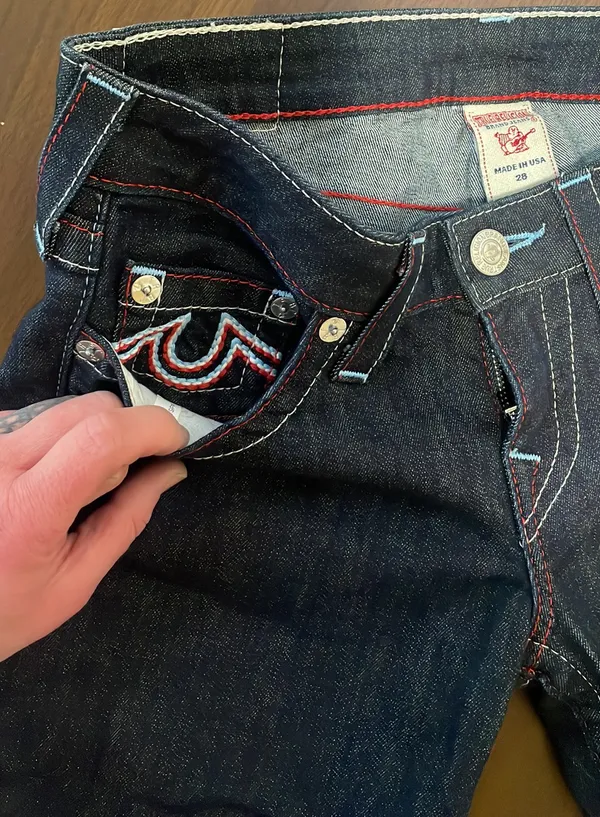 WLHJ58FE2 Americana Chain Dark Rinse Rolled Capri Jeans $209 EUC 28 - Image 9