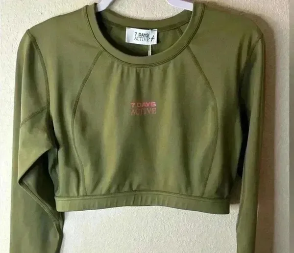 7 DAYS ACTIVE Cropped Long Sleeve Top in Capulet Olive Green Size L - Image 2