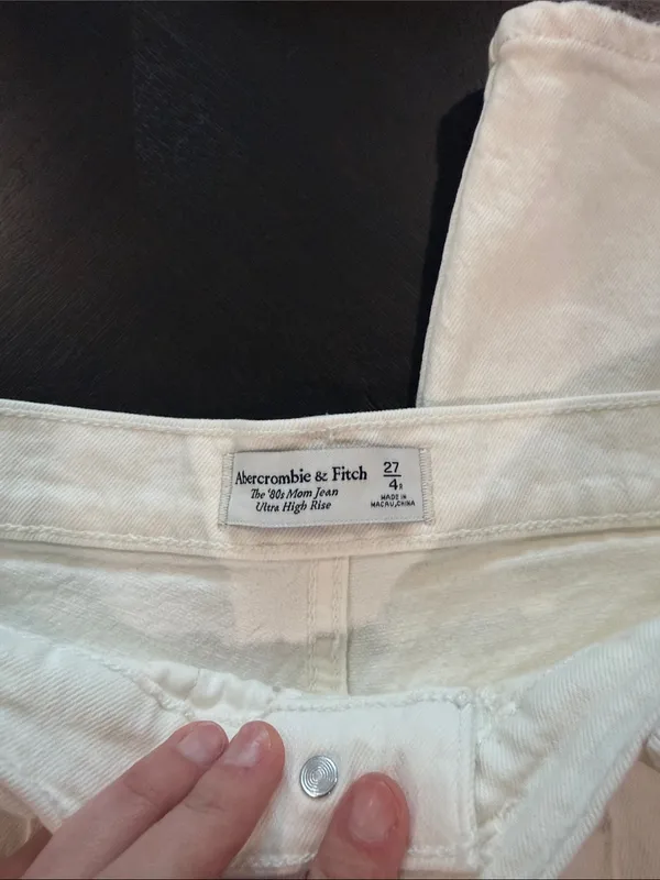 Abercrombie & Fitch White Pleated Chinos - Image 2