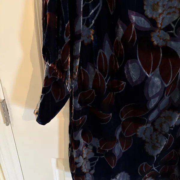 Ann Taylor Navy Floral Velvet Puff Sleeve Dress Size 2 - Image 4