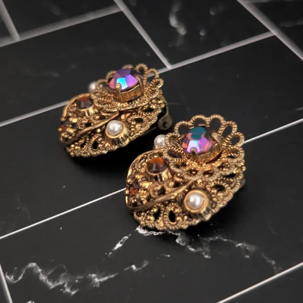 Vintage Clip On Earrings Stunning & Elegant Brassy Tone/Dark Gold Tone - Image 6