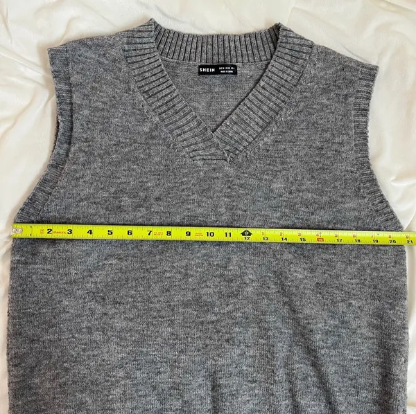 SheIn New  Solid Gray Oversized V-Neck Layering Sweater Vest Size Medium - Image 8