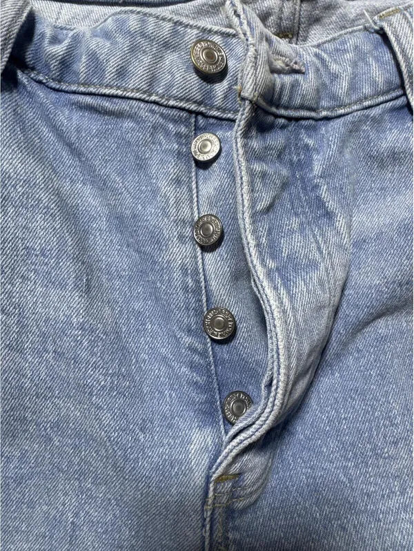 Abercrombie & Fitch The Dad High Rise Distressed Light Wash - Image 2