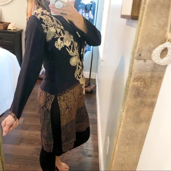Indian style xsmall embroidered side slit tunic - Image 4