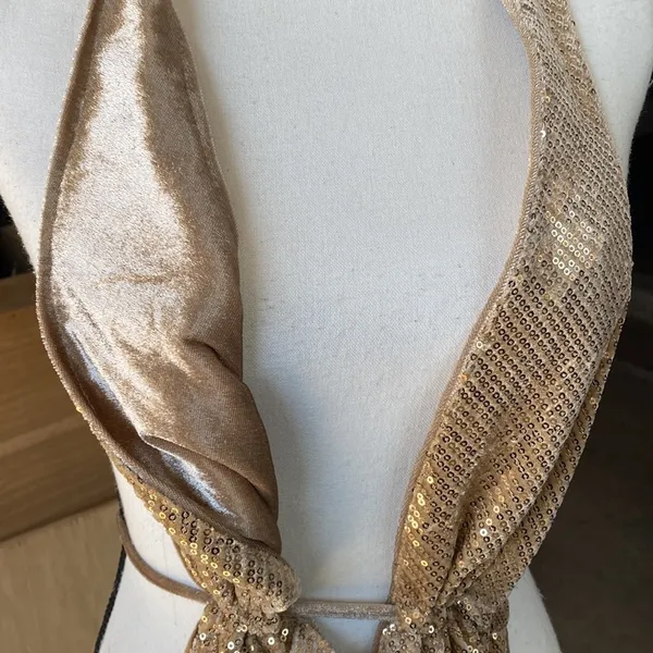 New SHEIN SXY Halter Top Size Medium Velour Sequin Plunge Drop V Holiday NYE - Image 4