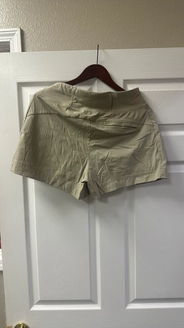 Athleta Shorts Trekkie North - Image 3