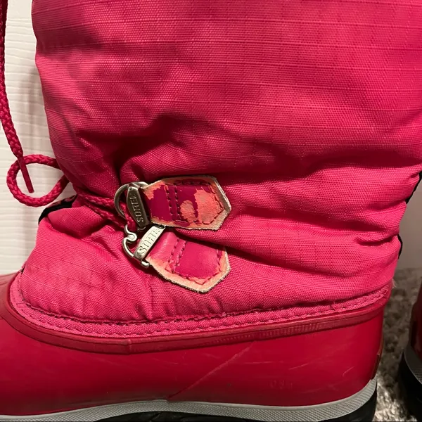 Sorel pink puffer snow boots size 6 - Image 5
