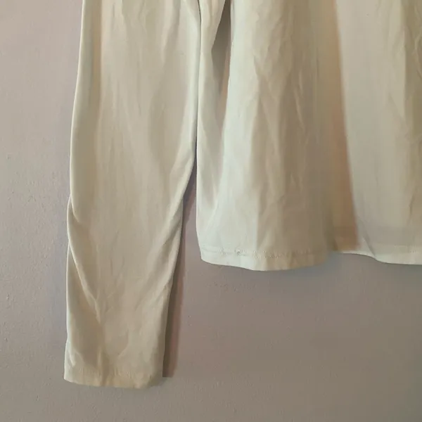 Beyond Yoga White Cropped Long Sleeve Shirt Athletic Loungewear Women size Small - Image 4