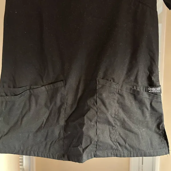 Women's Cherokee 4 pockets V-neck Stretchy short sleeve scrub top Black size Xs - Image 2