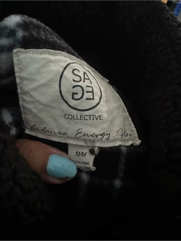 Sage Collective Women’s Black Sherpa Fleece Vest Size M Cozy High Pile Zip Up - Image 4